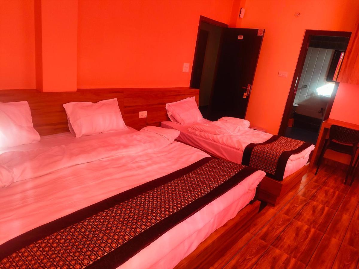 Hotel Rishabh And Banquet Hall Pithoragarh ภายนอก รูปภาพ
