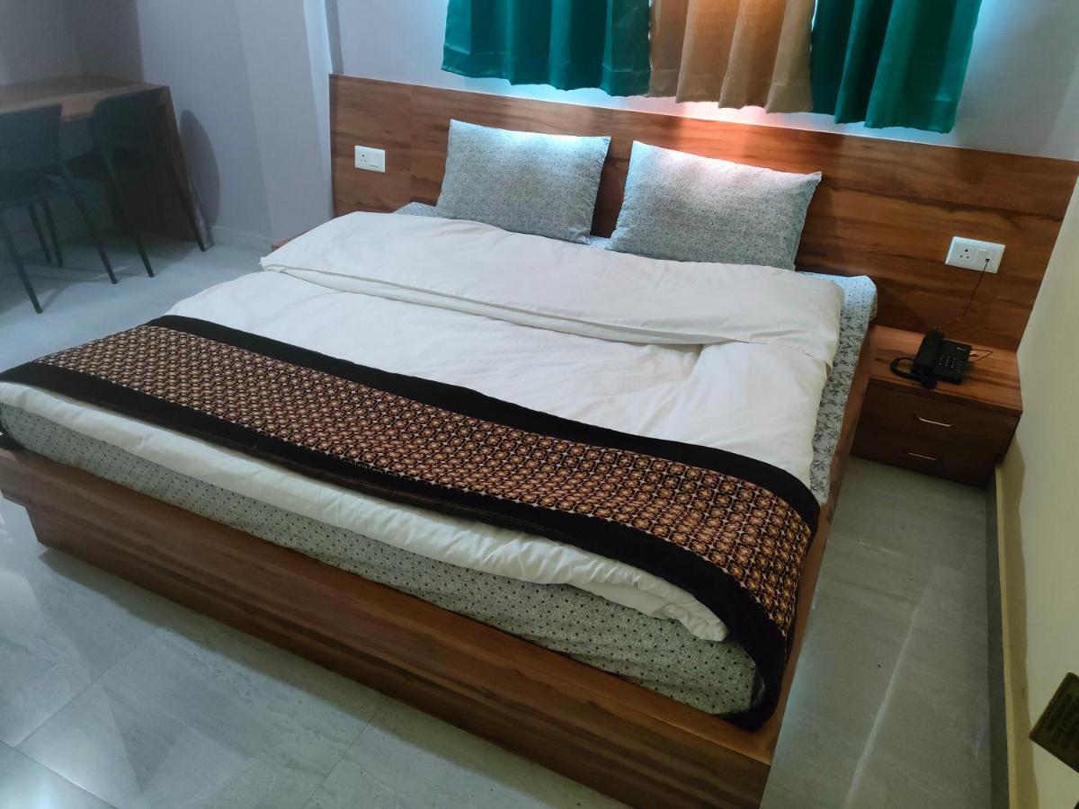 Hotel Rishabh And Banquet Hall Pithoragarh ภายนอก รูปภาพ