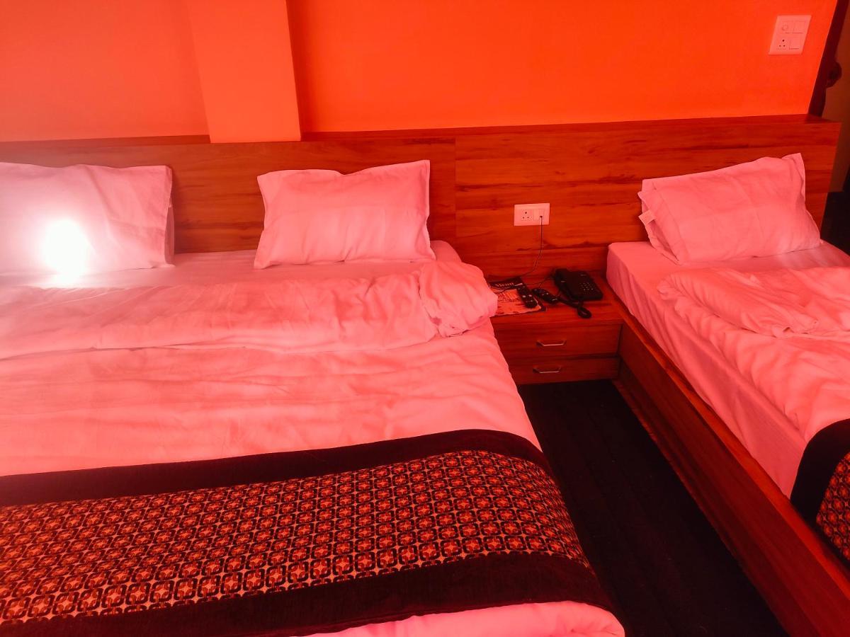 Hotel Rishabh And Banquet Hall Pithoragarh ภายนอก รูปภาพ