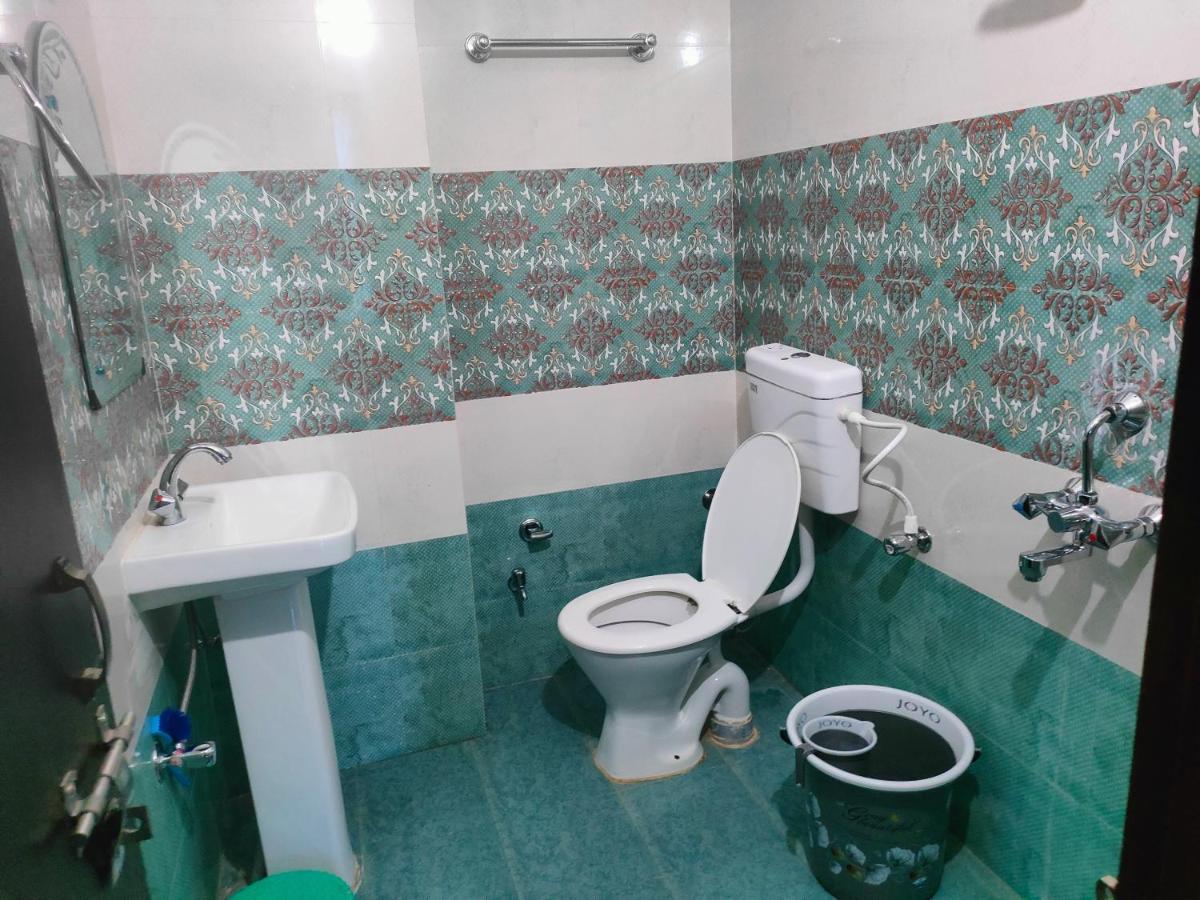Hotel Rishabh And Banquet Hall Pithoragarh ภายนอก รูปภาพ
