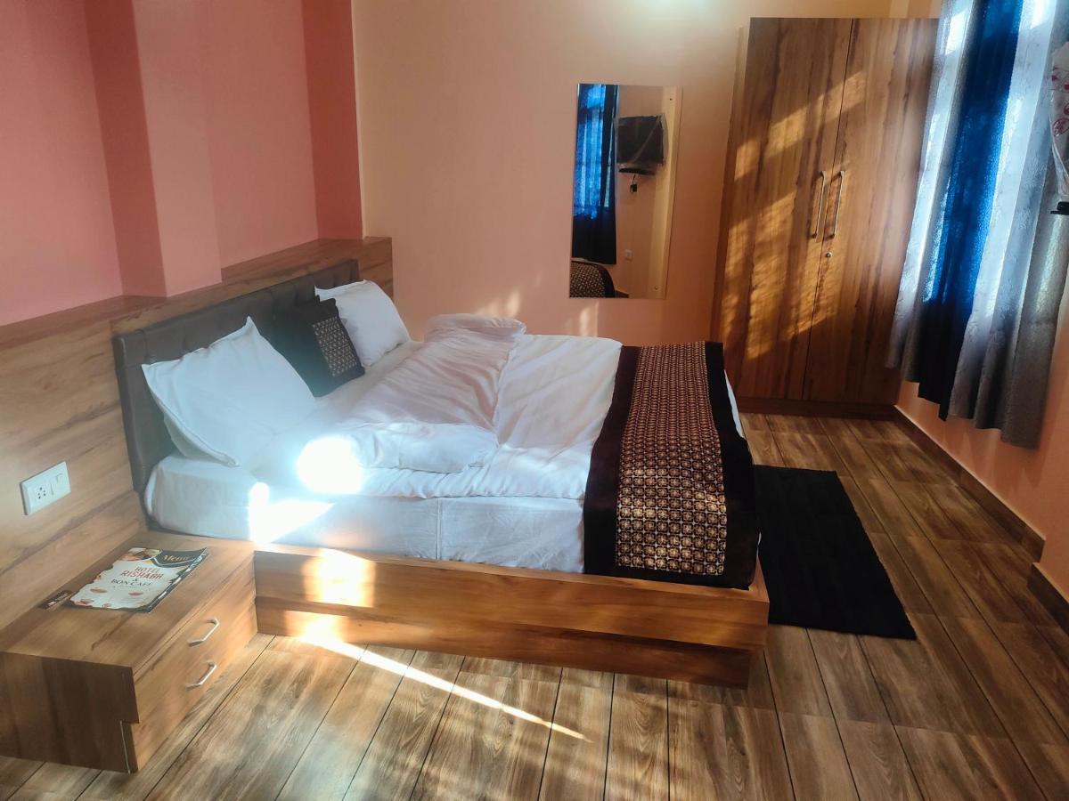 Hotel Rishabh And Banquet Hall Pithoragarh ภายนอก รูปภาพ